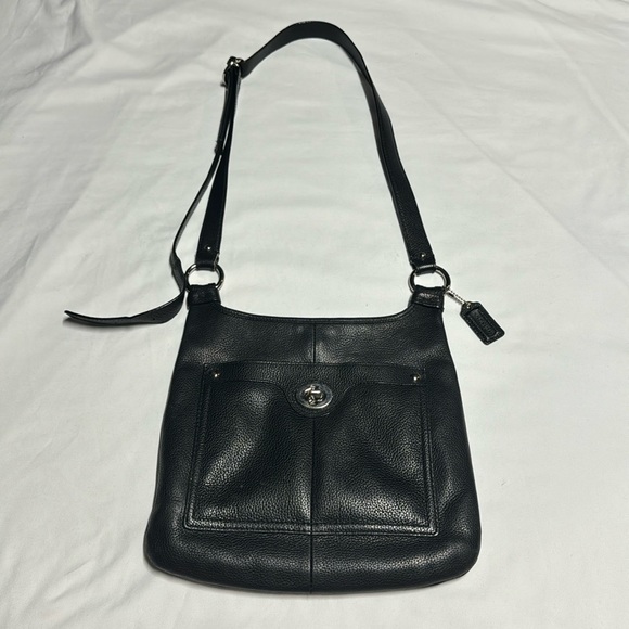 100% authentic Coach black leather crossbody / messenger bag - Picture 1 of 13